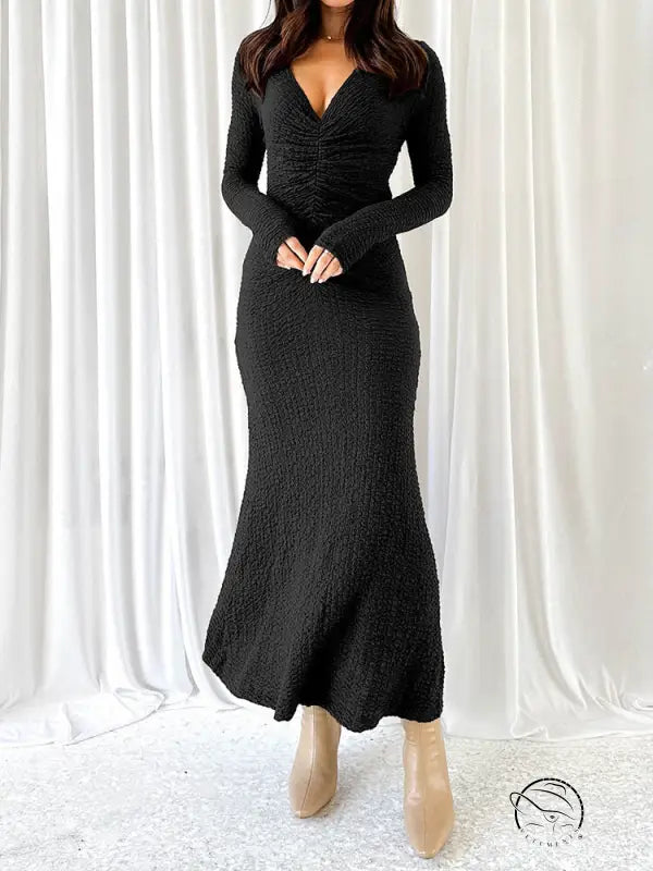 Black textured long-sleeved beautiful knitted dress