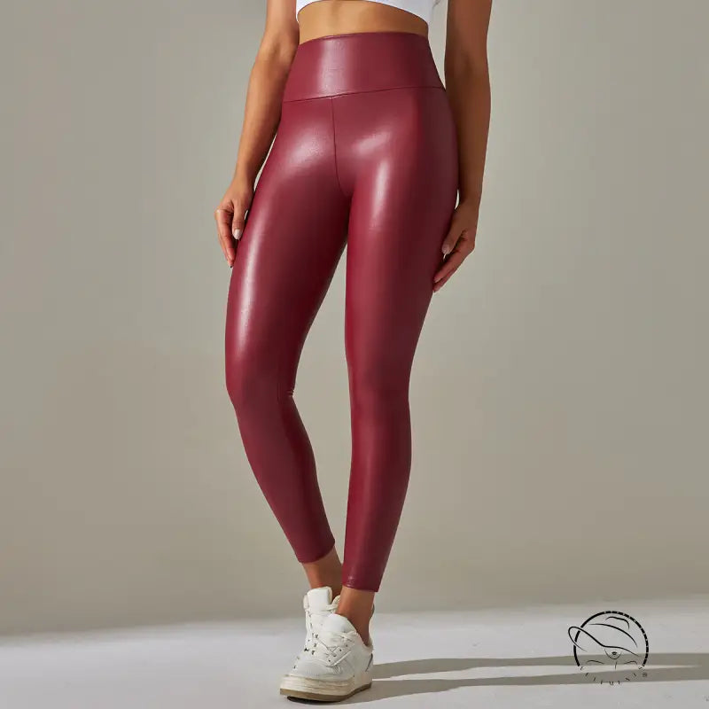 Shiny high waist faux leather leggings with white sneakers