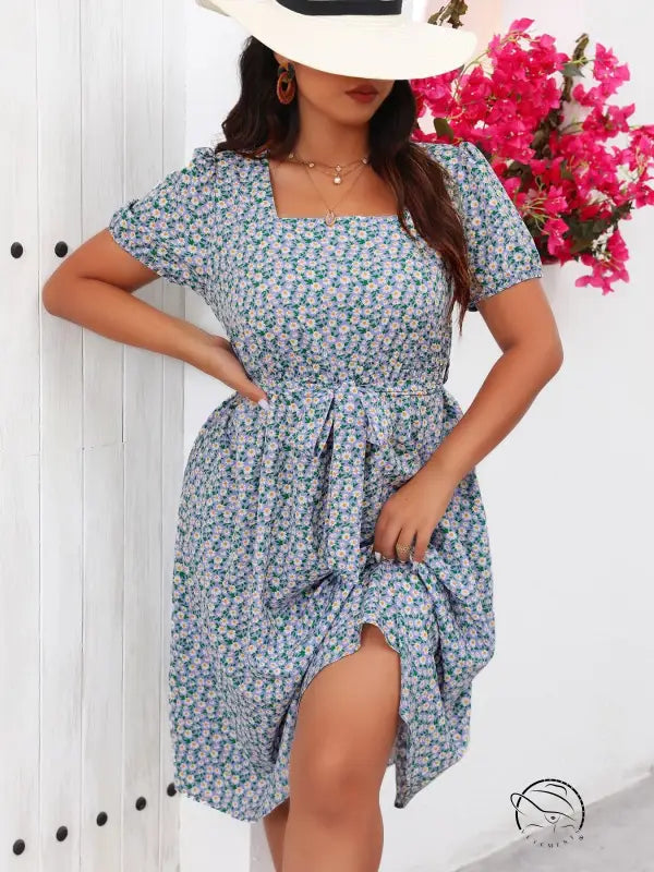 Short-sleeve square-neck floral summer dress with tie-waist