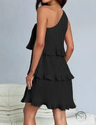Stunning shoulder black one-shoulder tiered layered stitching dress