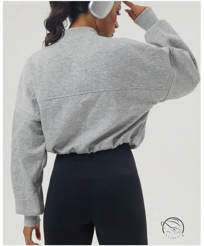 Gray cropped autumn winter thickened sweater with black leggings