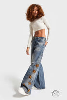 Fashionable high waist langry wide-leg denim trousers in blue wash with star embroidery