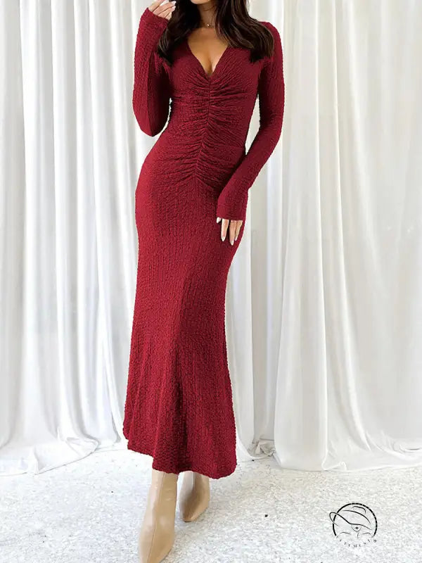 Burgundy long-sleeved ruched beautiful knitted dress