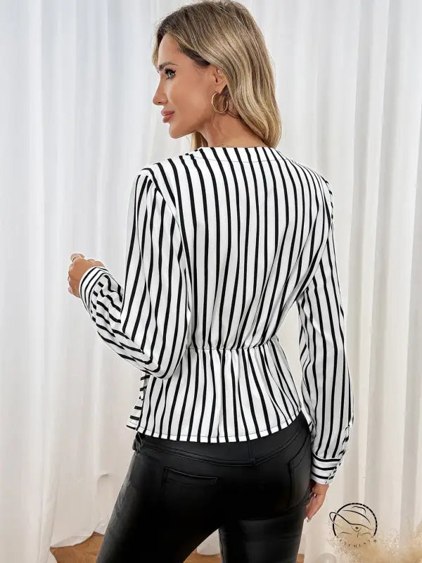 Striped langry blouse with v-neck and long sleeves for casual office fashion
