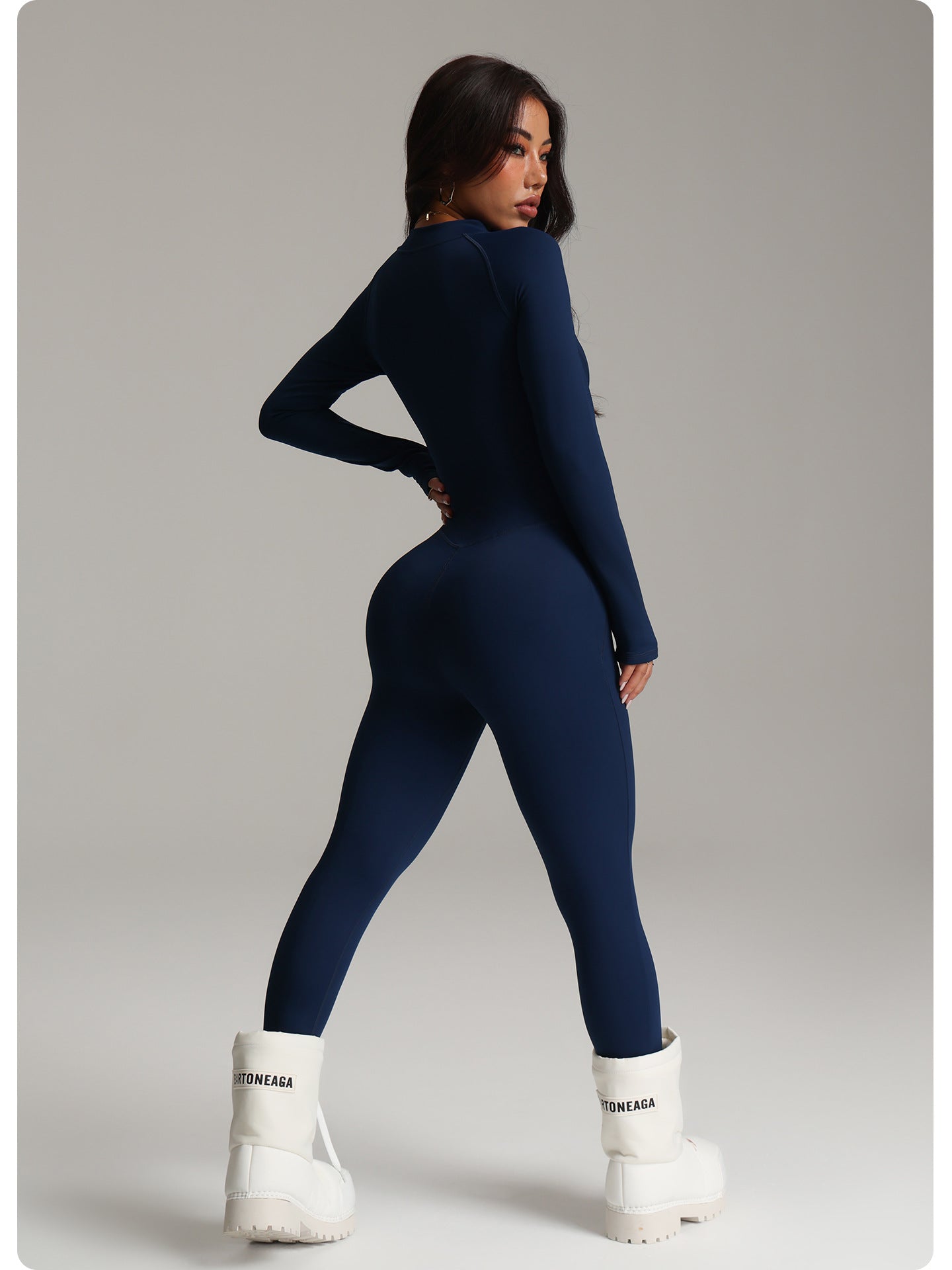 Navy blue quick-drying yoga wear with fur-lined boots, Langry fashion ملابس