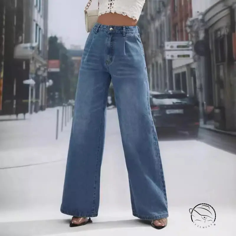 High-waisted wide leg blue jeans with pleats, fashionable figure flattering
