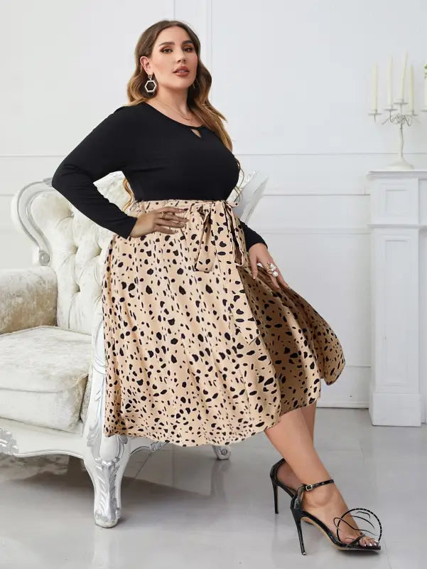 Polka dot printing loose dress with plus-size black top and tan skirt