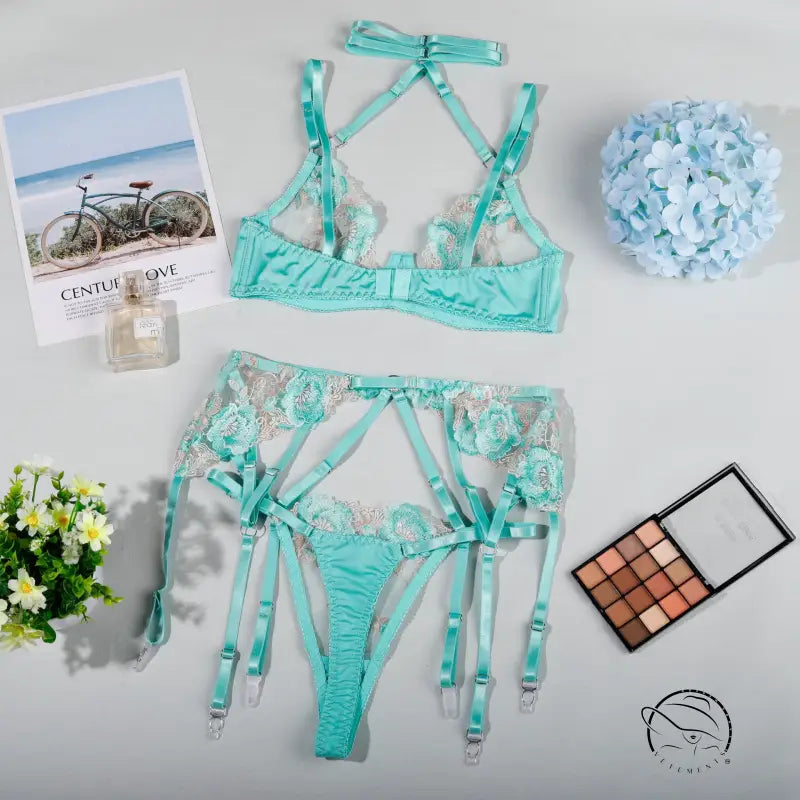 Beauty midnight lingerie: mint green set with strappy details and garters