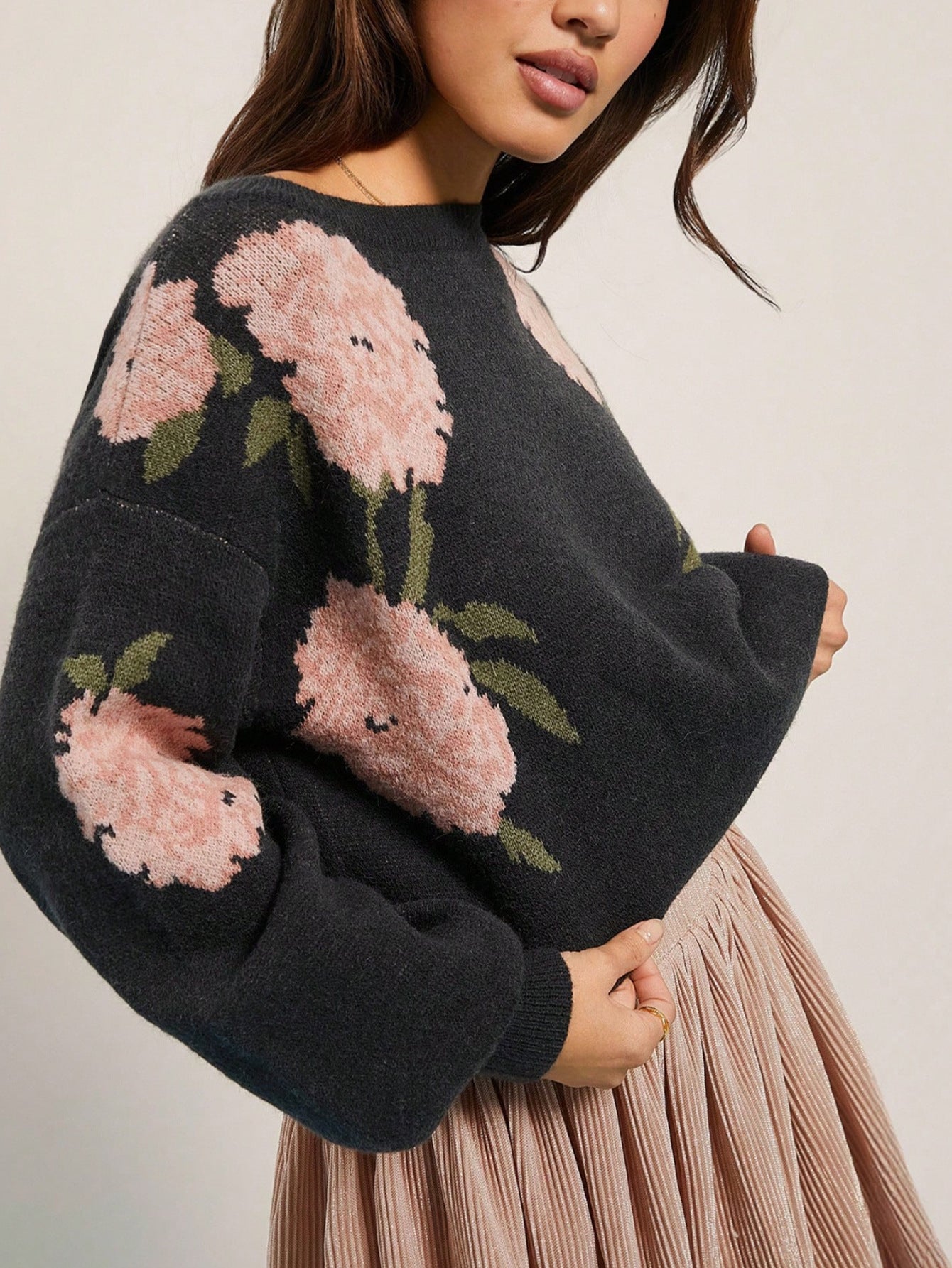Langry fashion black floral round neck loose knitwear with pink flowers