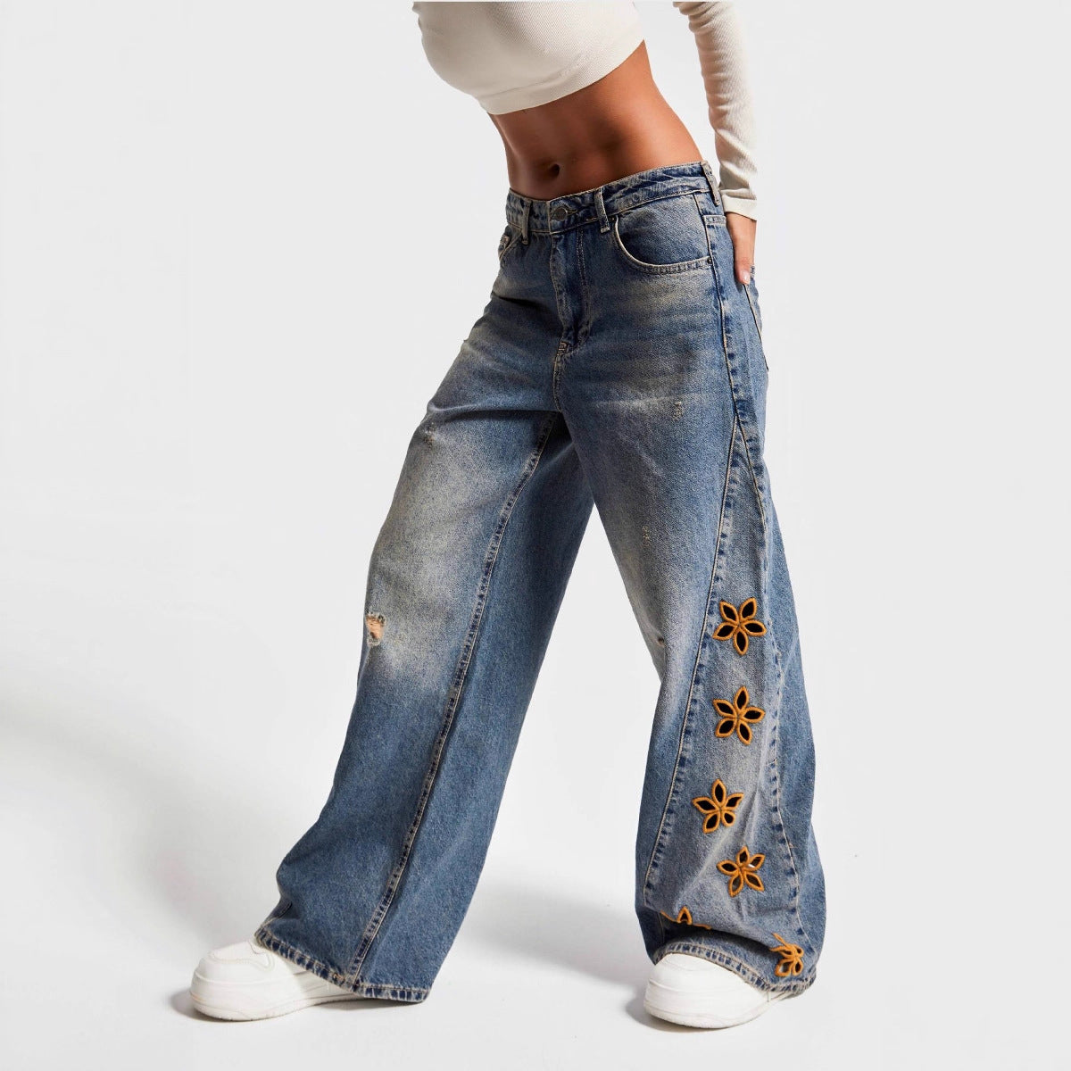 Fashionable high waist langry wide-leg denim trousers with floral embroidery, blue wash