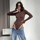 Autumn Winter Langry Fashion ملابس Long Sleeved Base Bodysuit in Brown Stretchy Fabric with Cutout Design