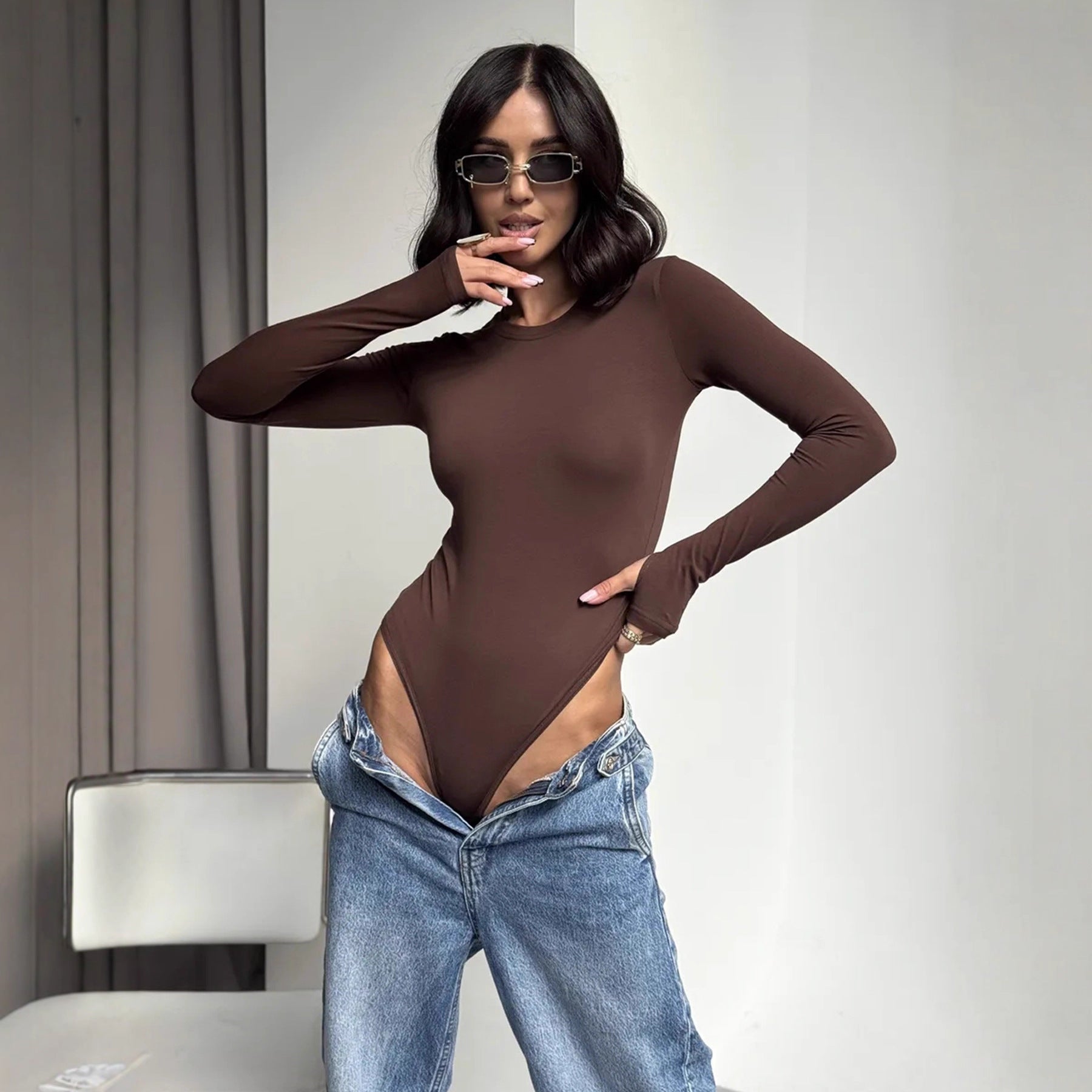 Autumn Winter Langry Fashion ملابس Long Sleeved Base Bodysuit in Brown Stretchy Fabric with Cutout Design