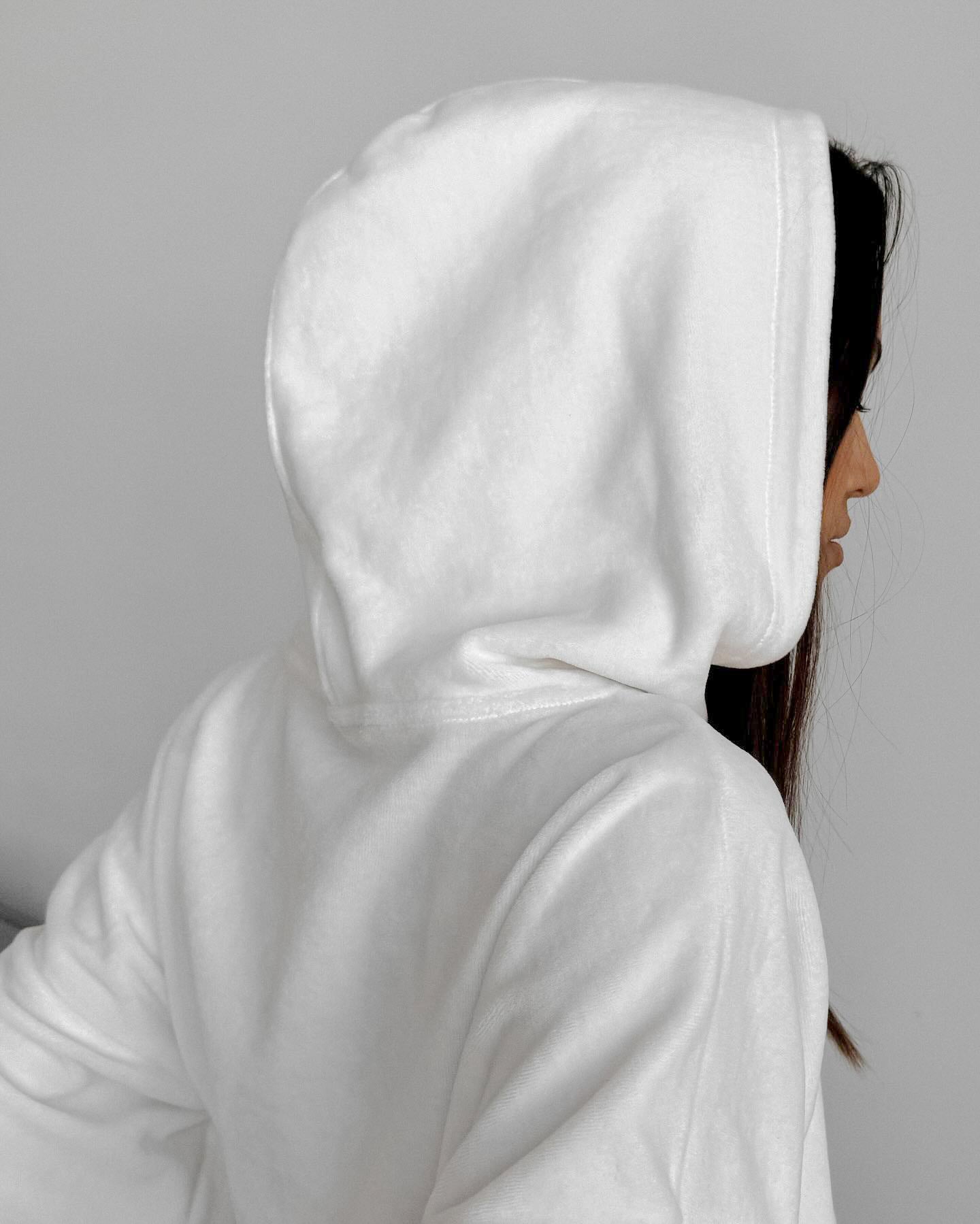 Soft white hooded sweatshirt in langry fashion ملابس casual sports set