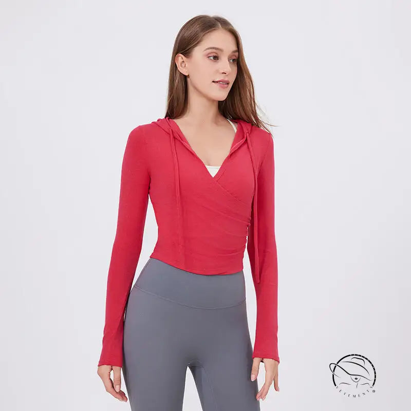 Slim fit slimming red long-sleeved hoodie with V-neck and drawstring hood for sweet wear workout