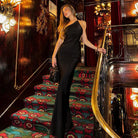 Elegant black one-shoulder gown in a stylish evening dress for modern fashion ملابس