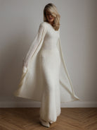 Cream-colored knitted cardigan sleeveless dress with long sleeves
