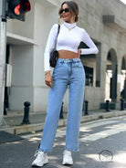 Trendy denim trousers: light wash straight-leg jeans with ankle slits