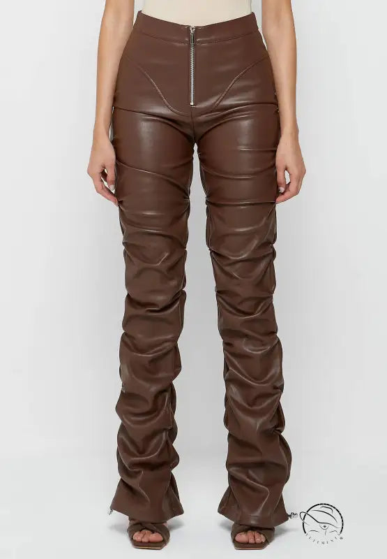 Tight faux leather ruched pants in Four Seasons style
