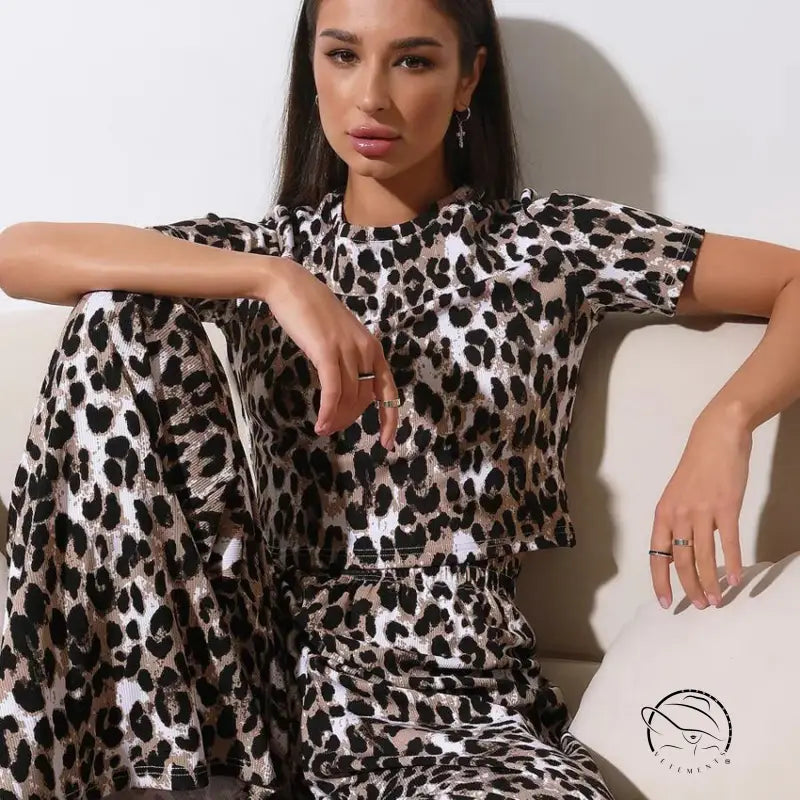 Slim fit leopard print two-piece loungewear set for women