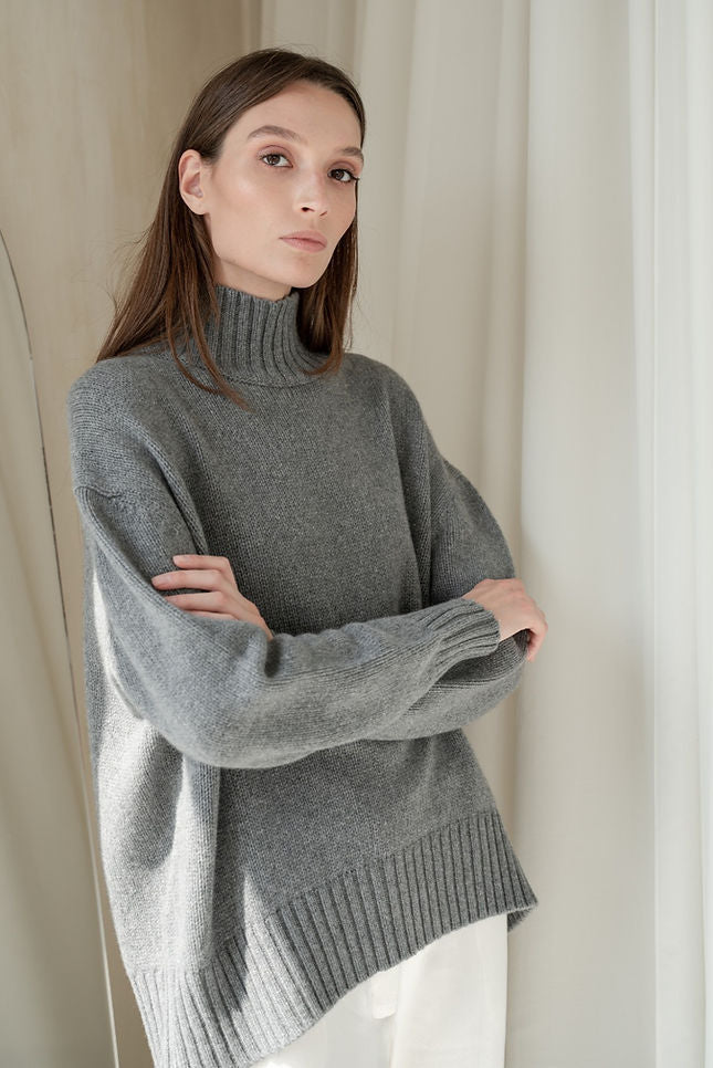 Gray cashmere blend oversized turtleneck sweater in Langry fashion ملابس