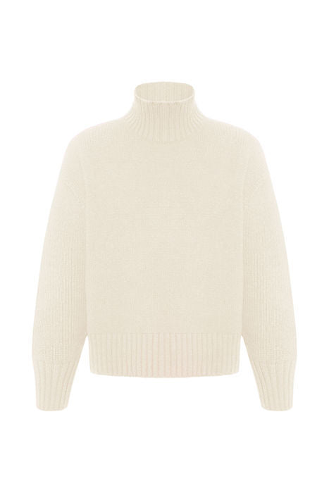 Cream-colored langry fashion turtleneck sweater with ribbed knit and long sleeves