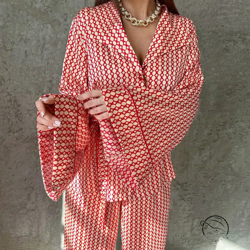 Red and white patterned long-sleeved casual comfortable homewear with gold chain necklace