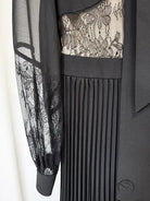 Elegant black lace and pleated langry floor-length fashion dress