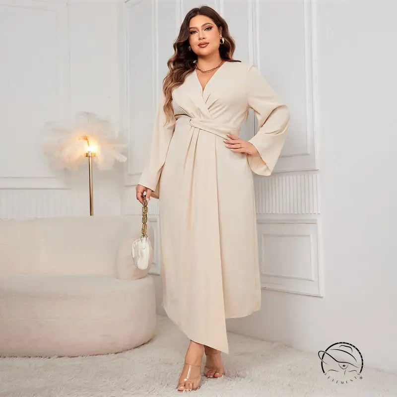 Elegant waist controlled slim dress: woman in cream V-neck midi