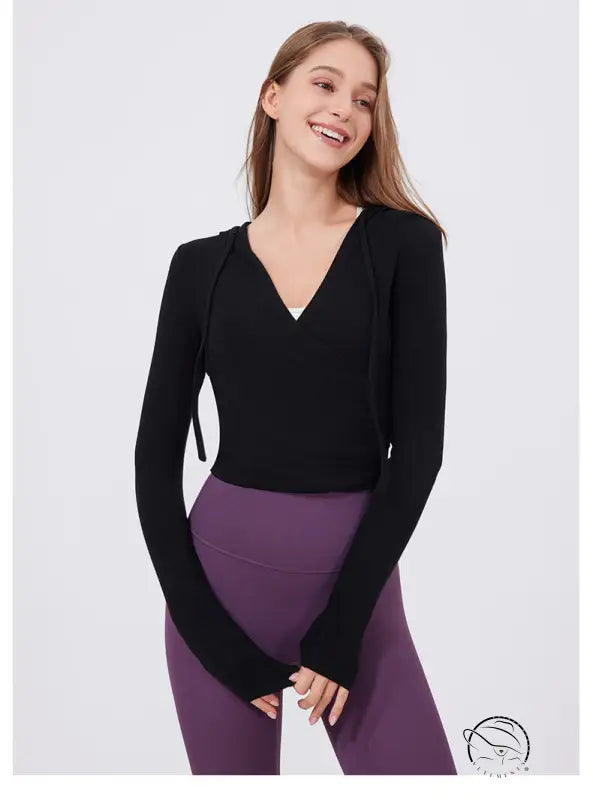 Slim fit slimming black long-sleeved V-neck hoodie with shoulder drawstrings