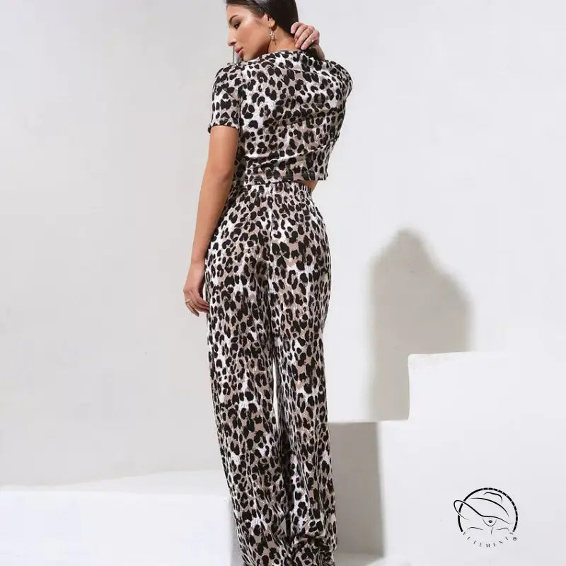 Slim fit leopard print crop top and palazzo pants set for women