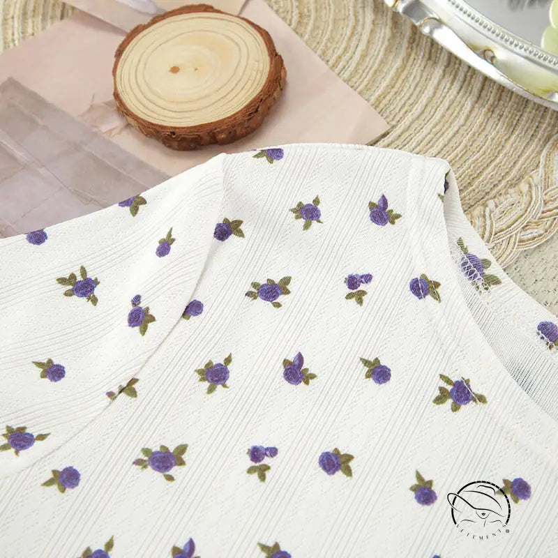 White knitted jacquard printed pajamas with floral pattern