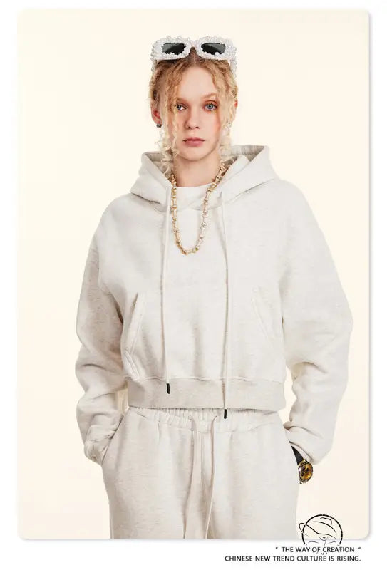 White langry fashion hooded sweatsuit with necklace accessories