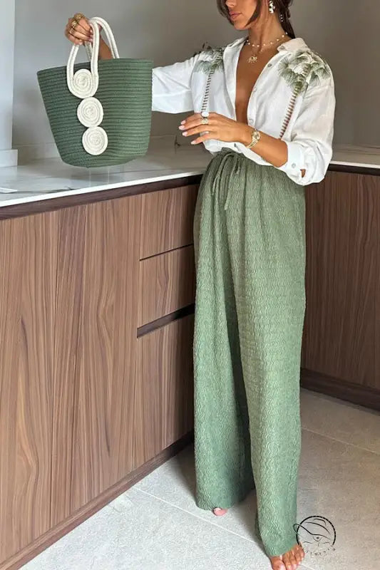 Printed long-sleeved single breasted trousers suit in white shirt with green embroidery and wide-leg pants
