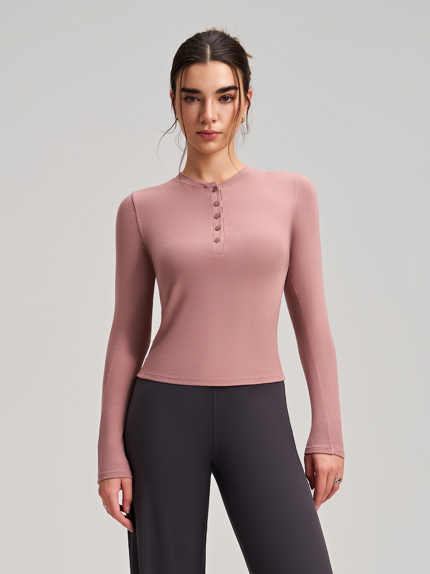 Yoga Langry fashion top: soft rose ribbed long-sleeve with buttoned crew neck