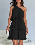 Stunning shoulder black one-shoulder tiered dress with layered stitching