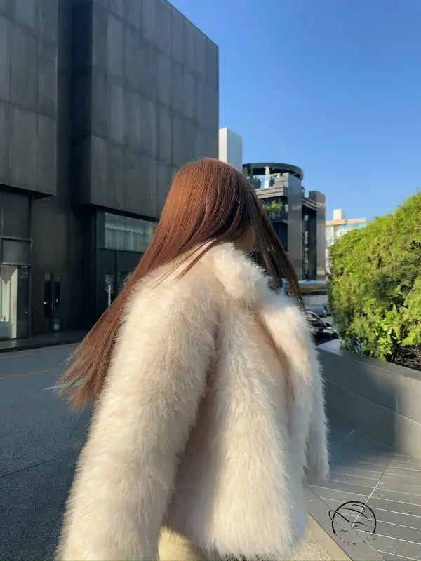 Short loose casual faux fur coat with hood and long sleeves