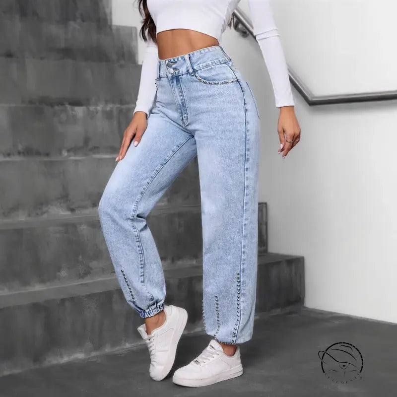 Light wash high-waisted match beaded straight jeans with elastic cuffs