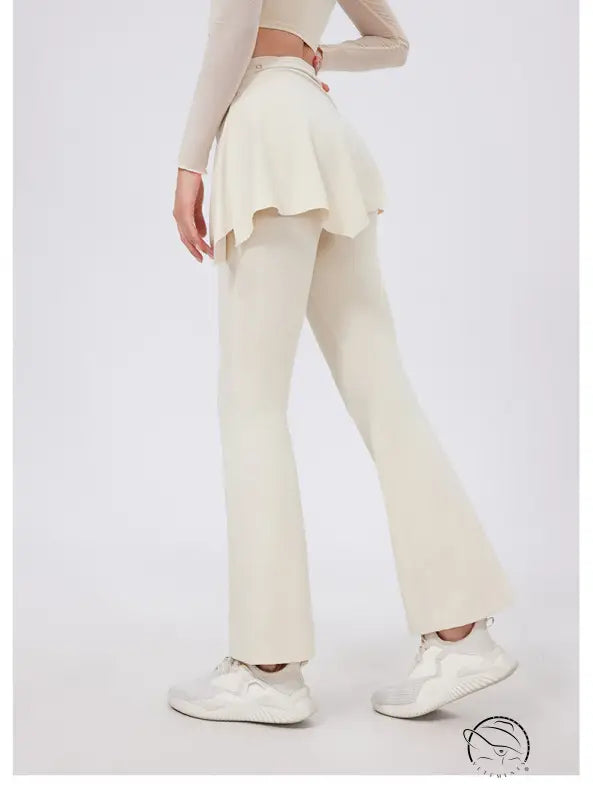 Cream-colored hip lifting yoga pants with nude feel and white sneakers
