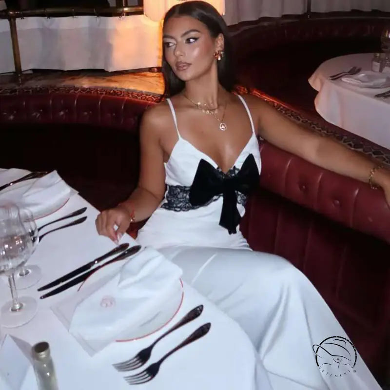 Elegant langry slim fit backless white lace dress with black velvet bow