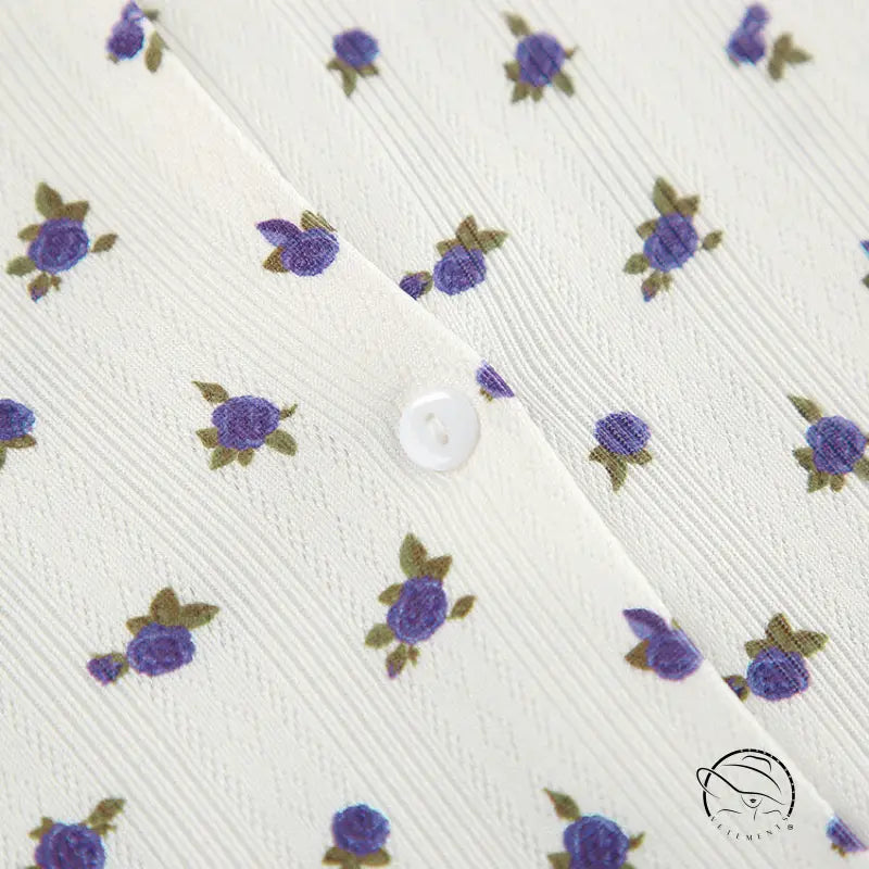 White knitted jacquard printed pajamas with floral-patterned fabric and button