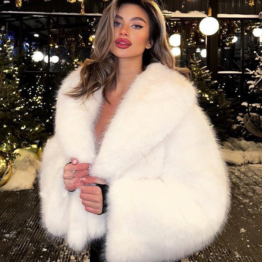 Cozy short faux fur coat with deep v-neck and wide lapels in Langry fashion