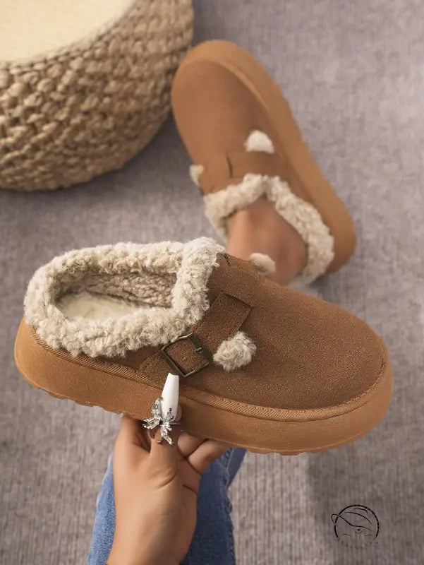 Casual thermal cotton slippers in brown suede-like style with faux fur trim