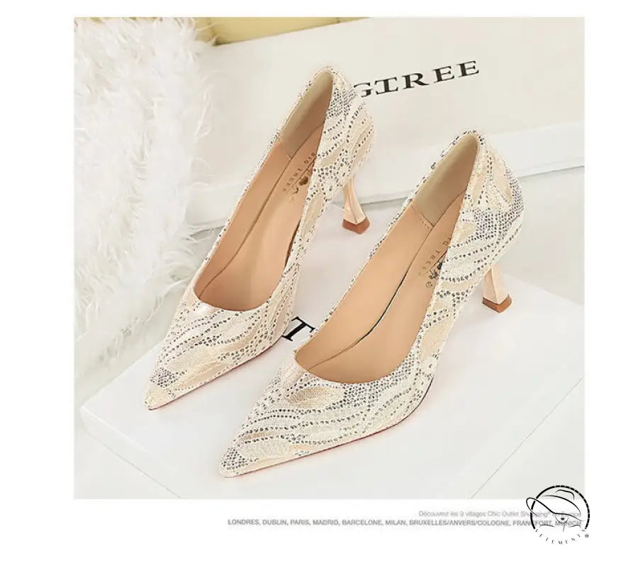 Elegant langry fashion cream snakeskin pointed toe stiletto heel shoe