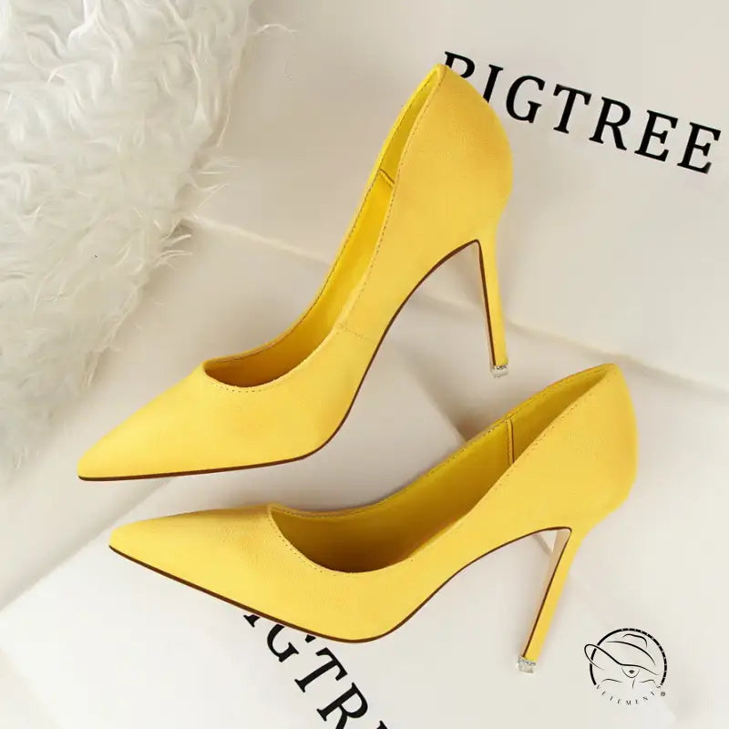 Yellow simple stiletto high-heeled pump with pointed toe and thin heel