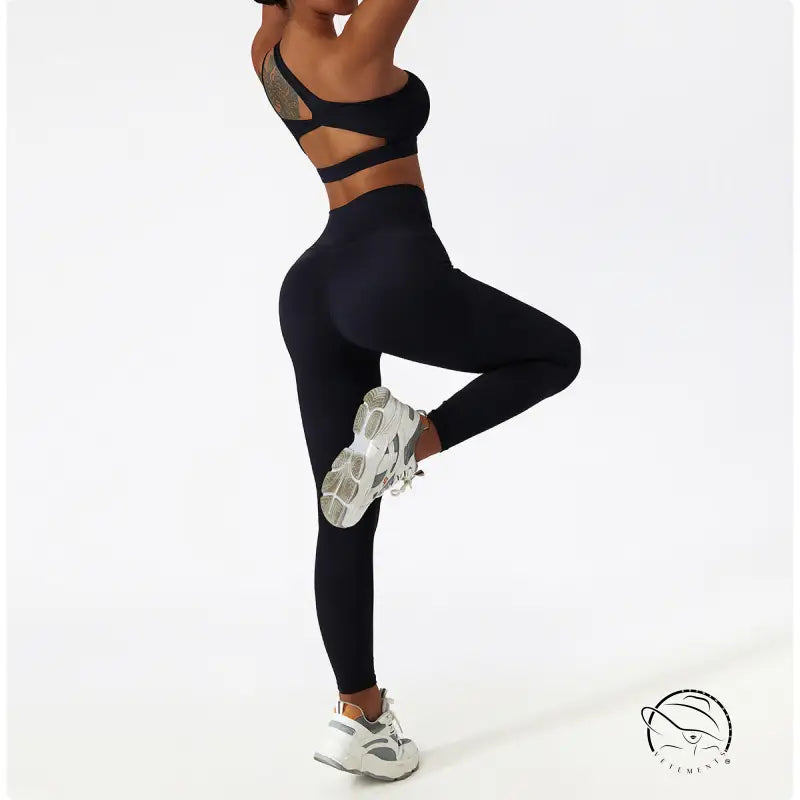Black high-waisted yoga pants with matching sports bra in breathable cloud feeling fashion