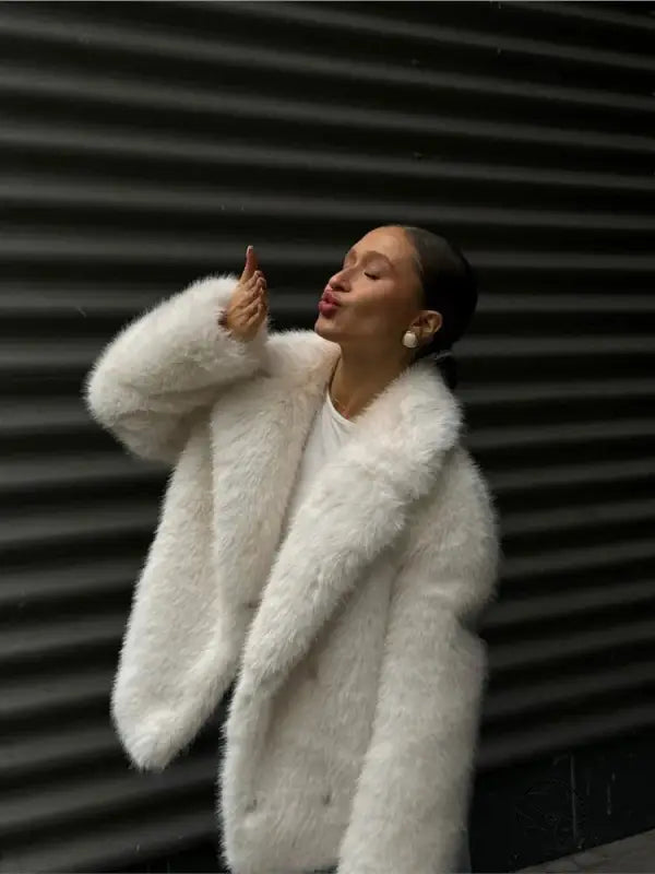 Winter warm faux fur coat with pearl earrings and round neckline