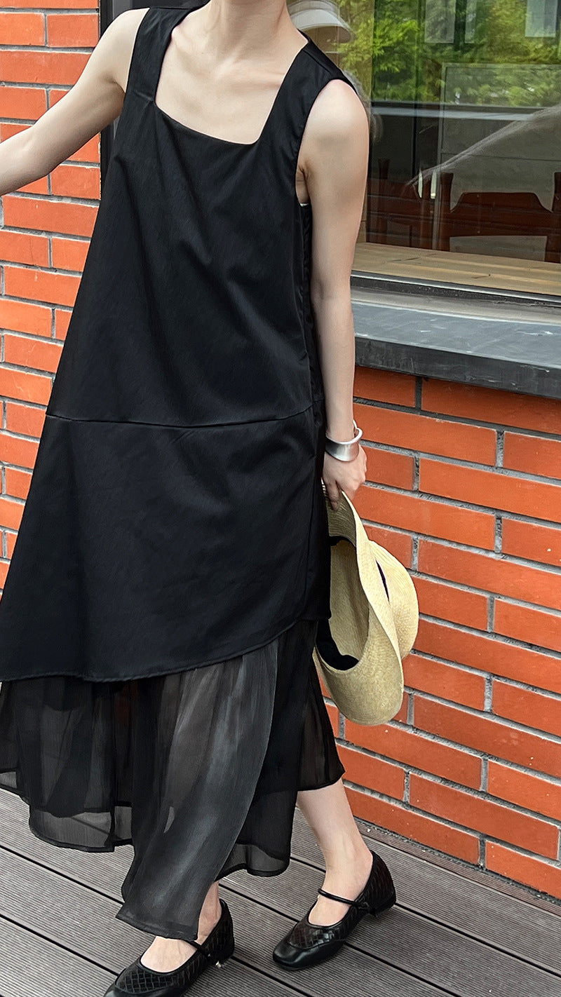 Elegant Korean style dress featuring a black layered sleeveless design with chiffon hem