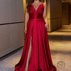 Elegant slim fit party dress in red sparkly high-slit evening gown