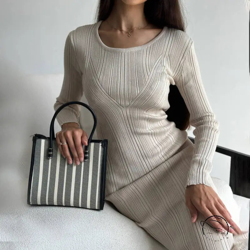 Beautiful knitted ribbed dress with striped tote bag in langry fashion