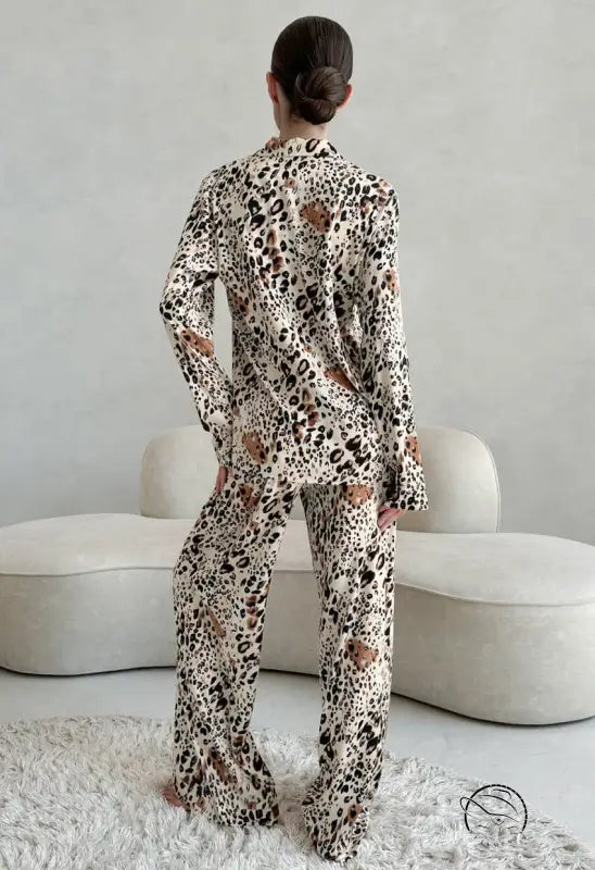 Elegant langry leopard print pajamas in fashion ملابس